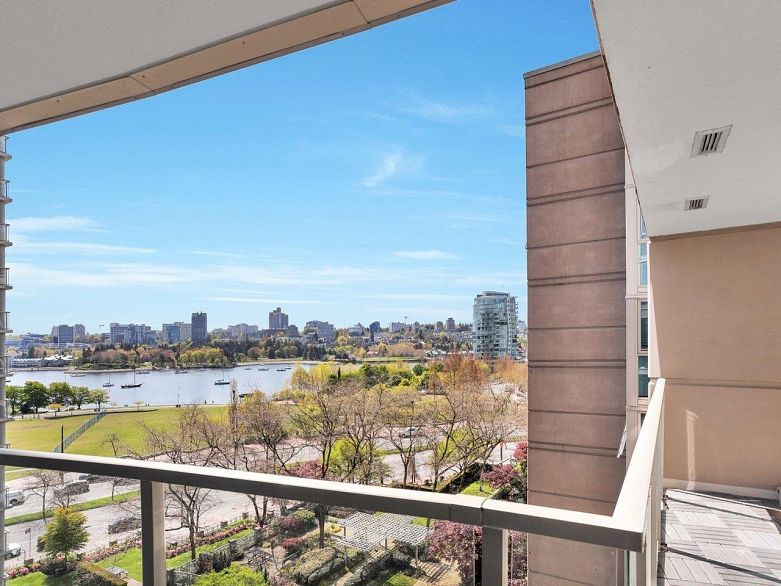 802 1318 Homer Street