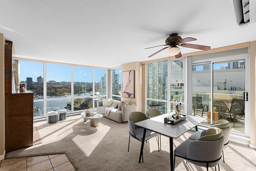 1703 1077 Marinaside Crescent