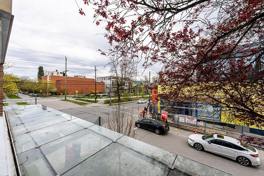 203 2103 W 45th Avenue