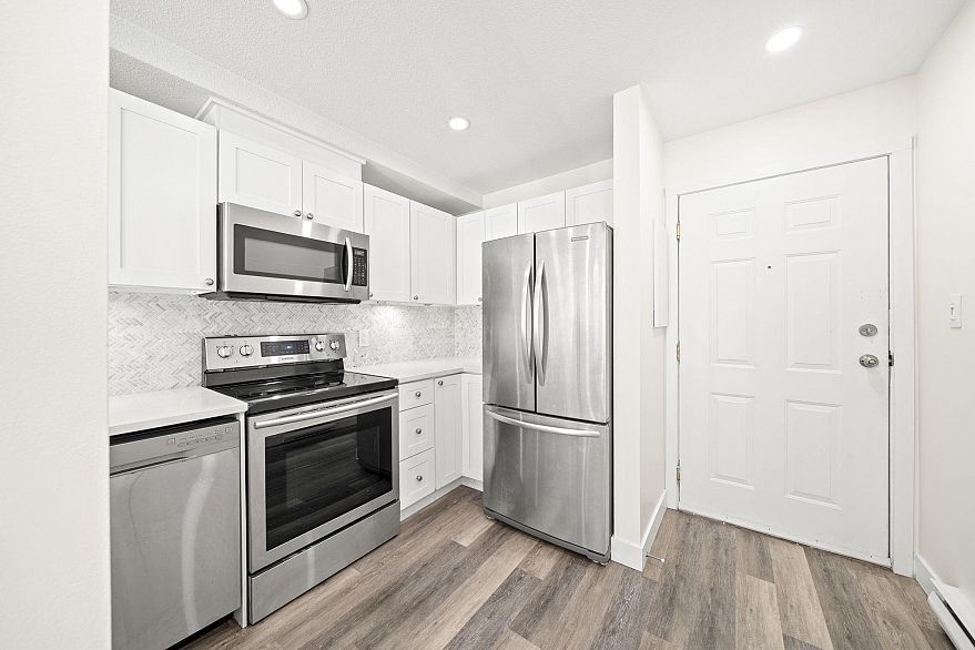 103 2212 Oxford Street