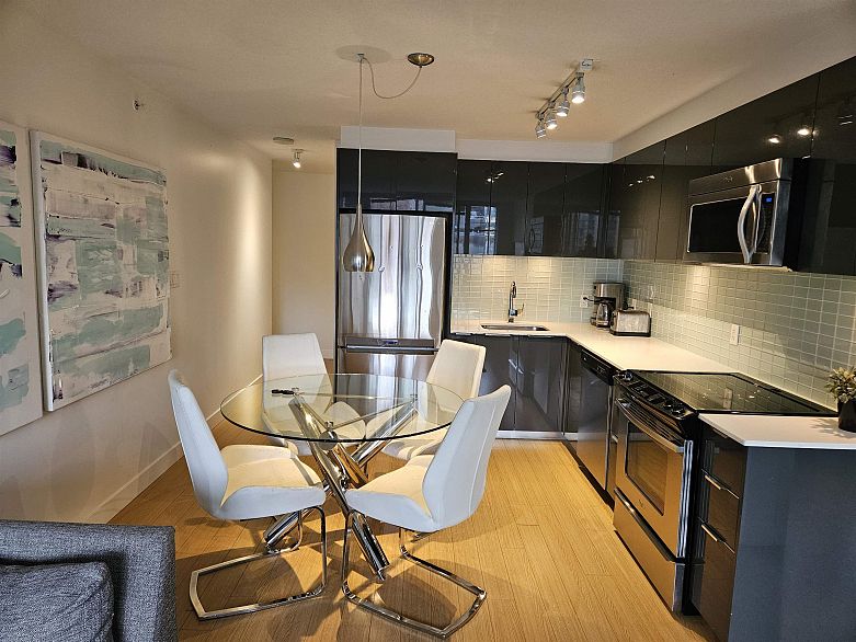 702 1325 Rolston Street