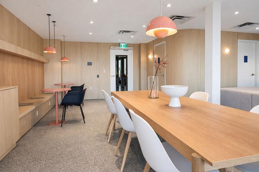 422 2471 St George Street