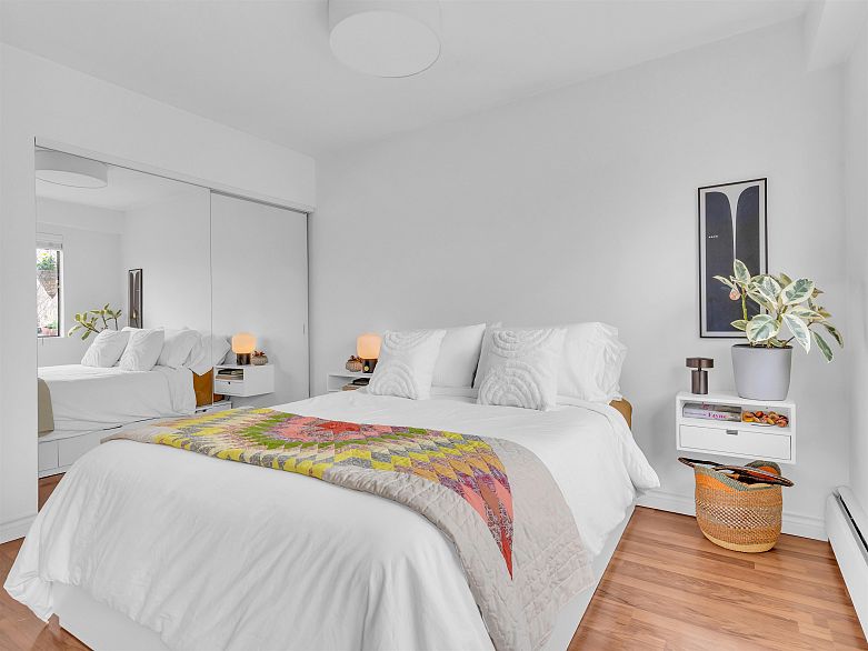 302 2330 Maple Street