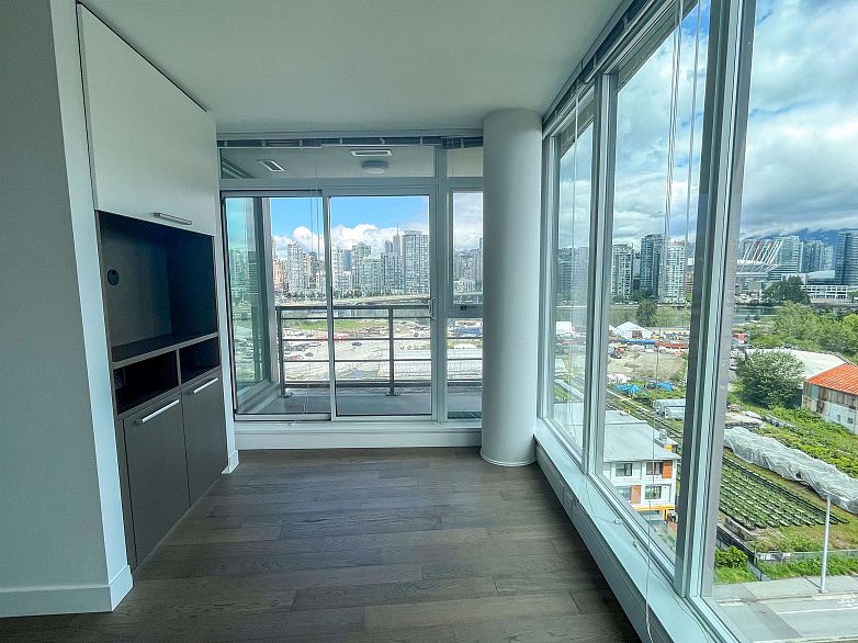 12F 288 1ST AVENUE, Vancouver BC V5Y 0E9