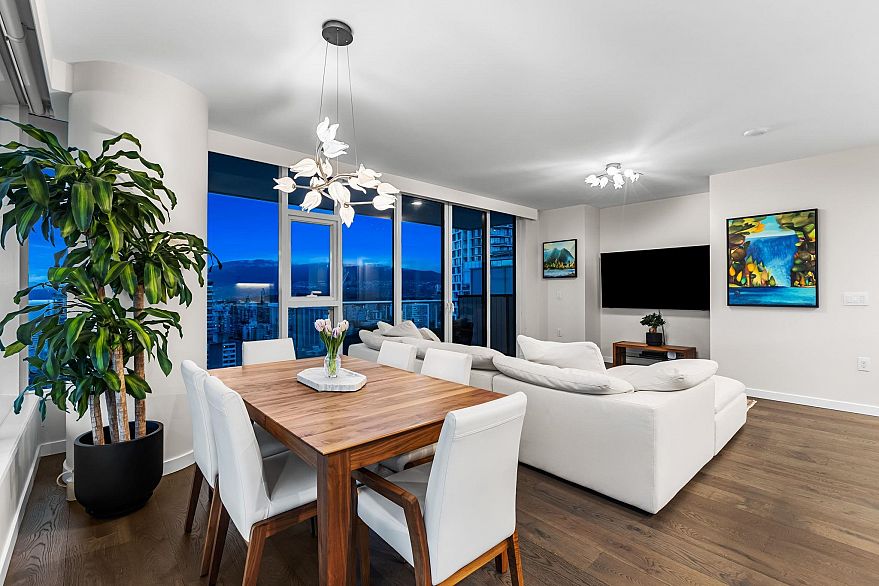 3404 1335 Howe Street