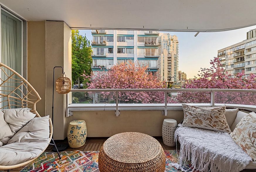 302 1406 Harwood Street