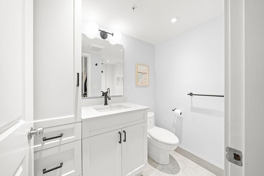 303 1633 W 8th Avenue