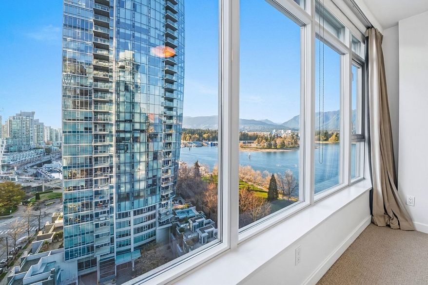 1301 1233 W Cordova Street