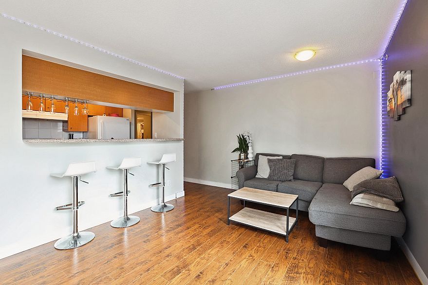 905 822 Homer Street