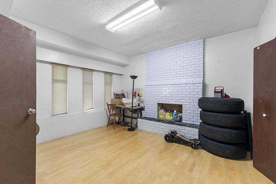 3361 William Street
