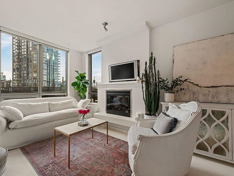 601 1005 Beach Avenue