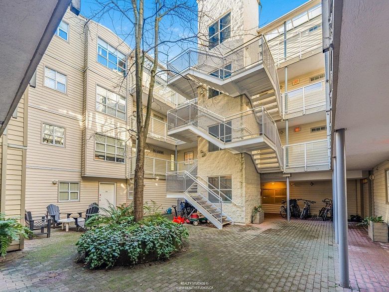 202 966 W 14th Avenue