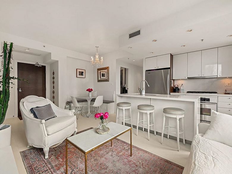 601 1005 Beach Avenue