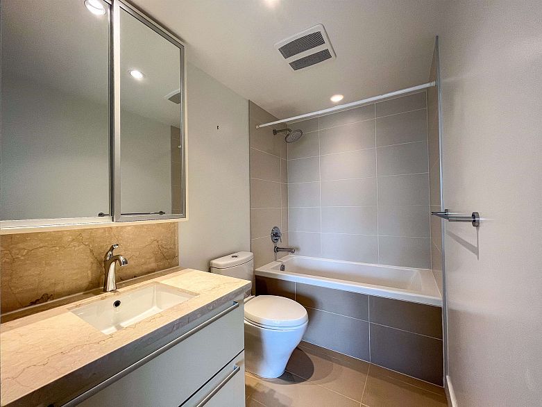 12F 288 1ST AVENUE, Vancouver BC V5Y 0E9