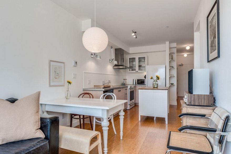 208 205 E 10th Avenue