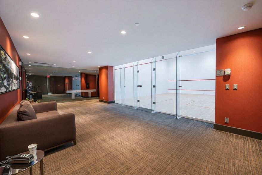 2001 277 Thurlow Street