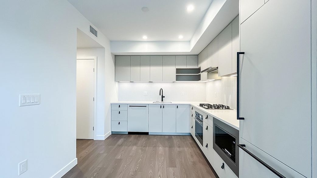 609 1680 E 12 Avenue