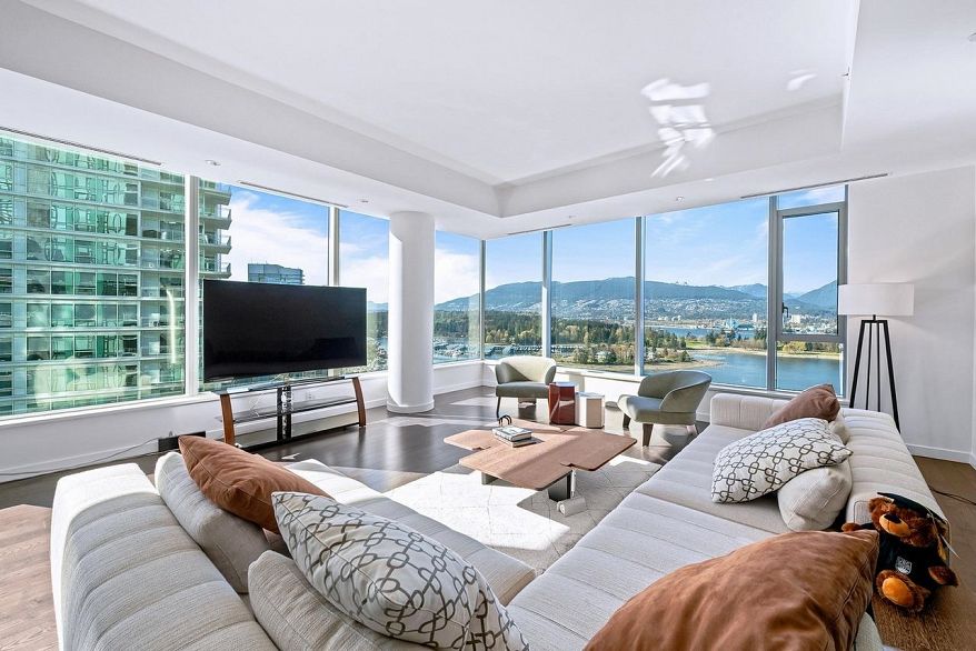 2001 277 Thurlow Street