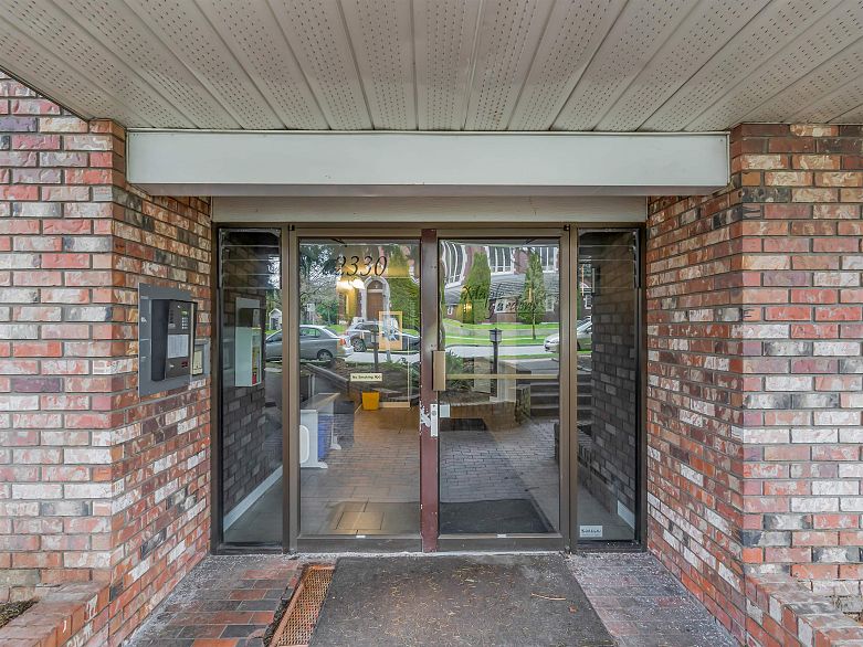 302 2330 Maple Street