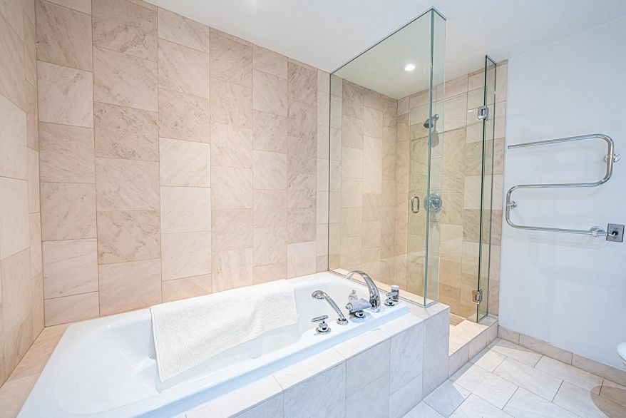 1301 1233 W Cordova Street