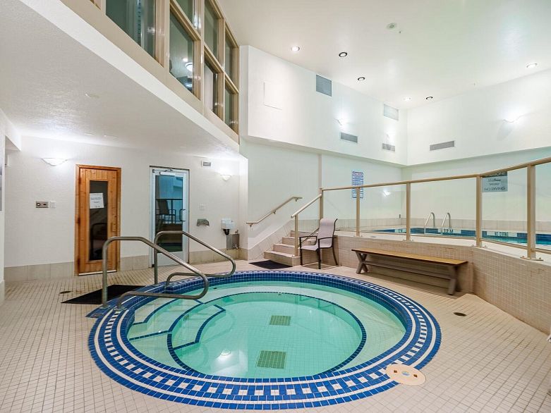 321 1228 Marinaside Crescent