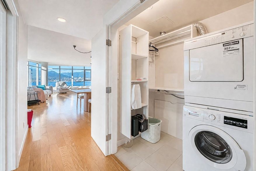 1301 1233 W Cordova Street