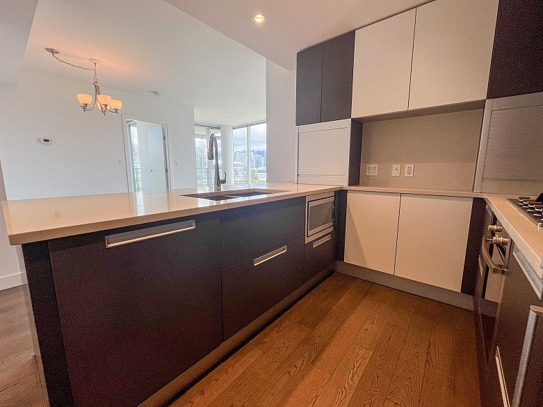 12F 288 1ST AVENUE, Vancouver BC V5Y 0E9