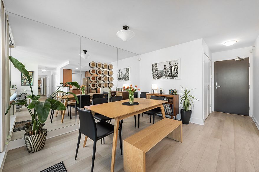 2105 455 Beach Crescent