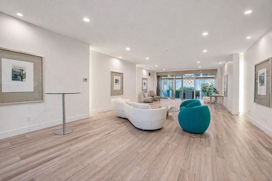 1301 1233 W Cordova Street