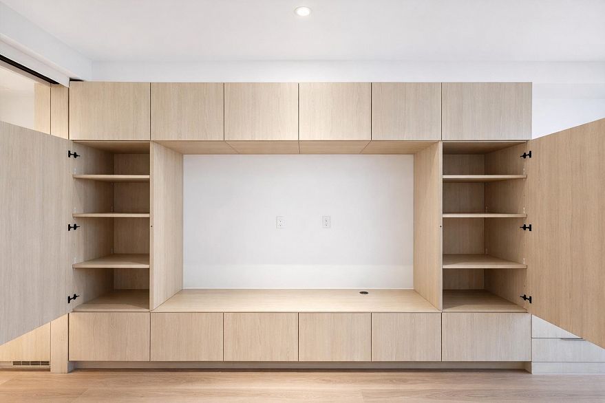 422 2471 St George Street