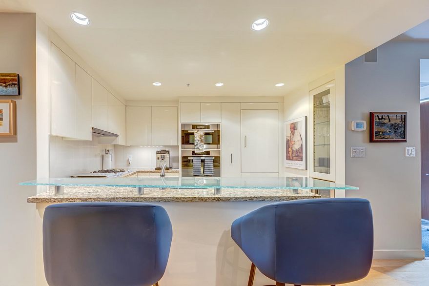 TH29 1295 W Cordova Street