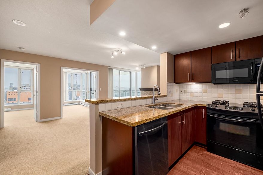 803 120 Milross Avenue