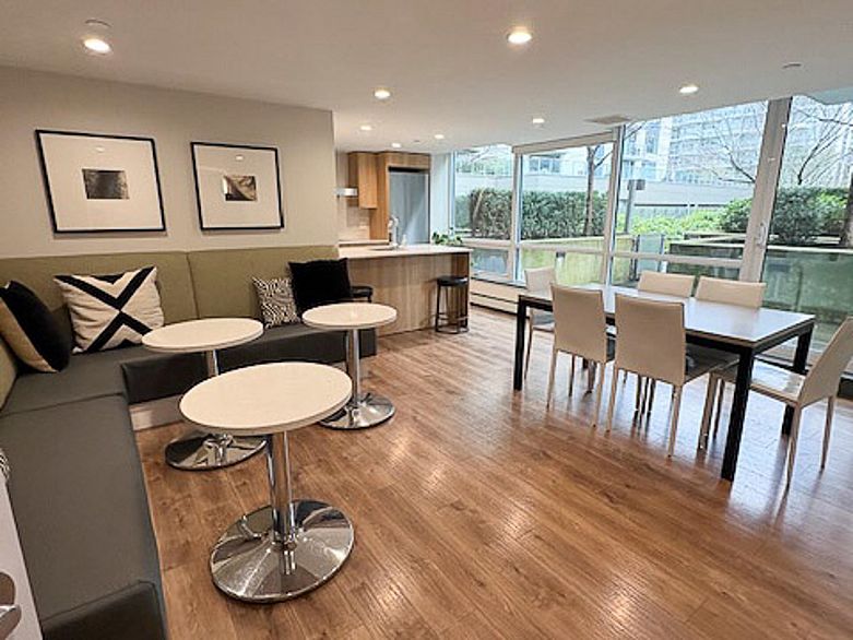 1405 1788 Columbia Street