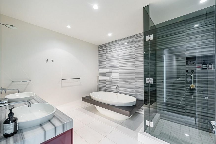 2001 277 Thurlow Street