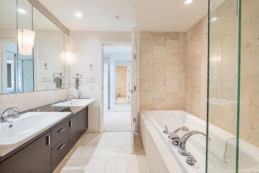 1301 1233 W Cordova Street