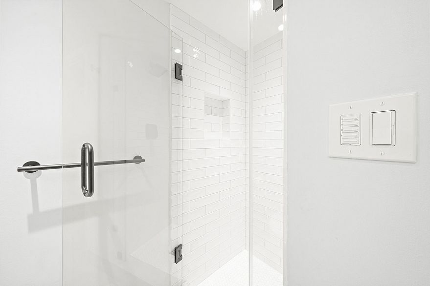 303 1633 W 8th Avenue