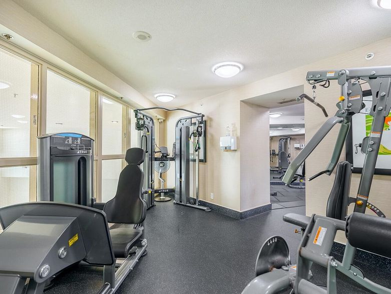 321 1228 Marinaside Crescent