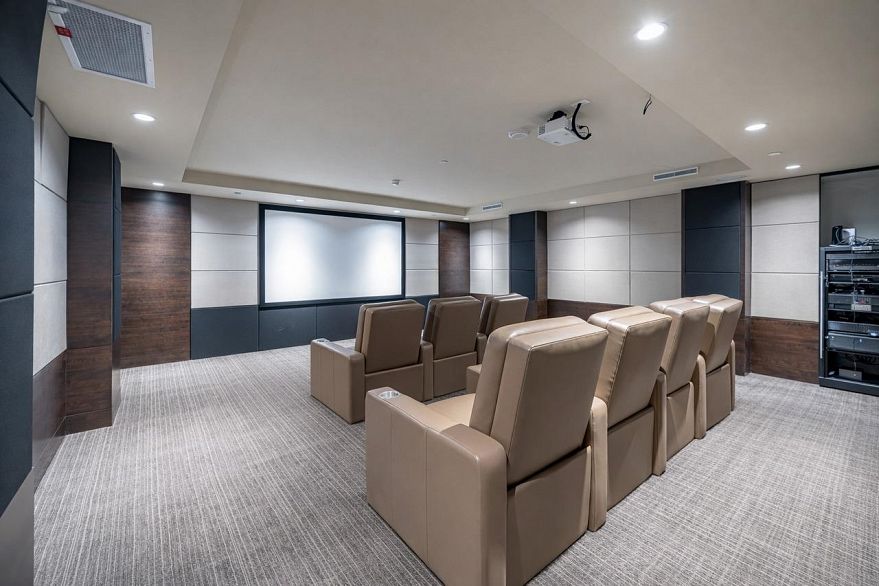 2001 277 Thurlow Street