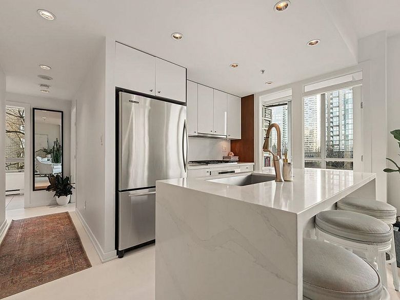 601 1005 Beach Avenue