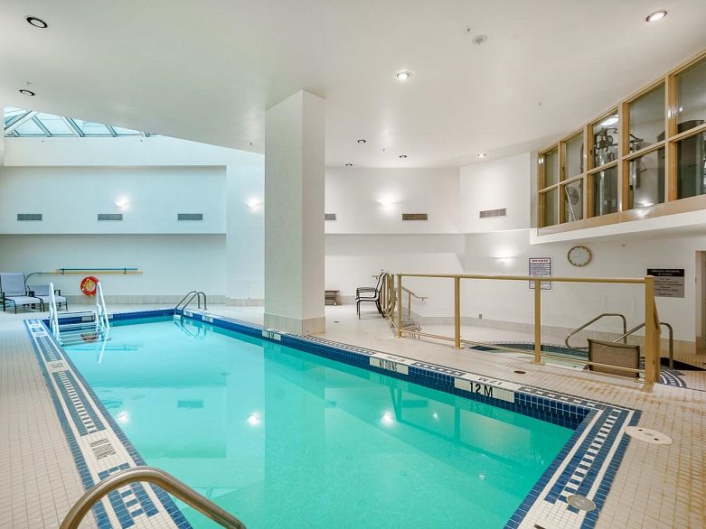 321 1228 Marinaside Crescent