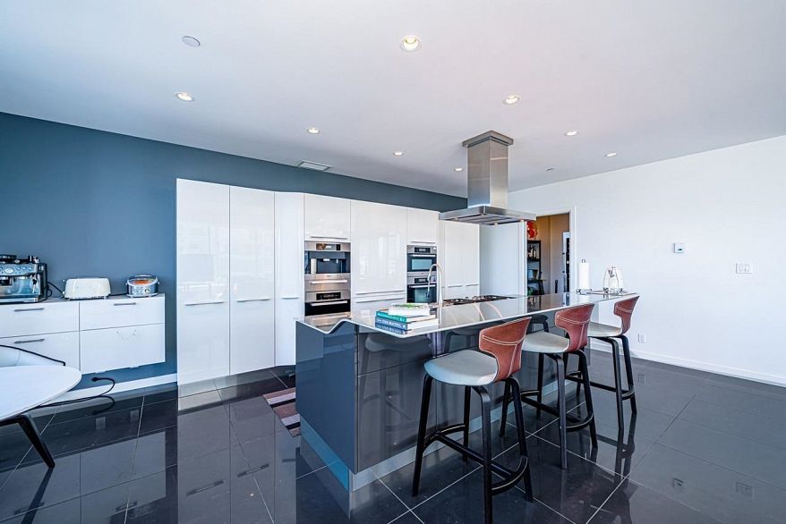 2001 277 Thurlow Street