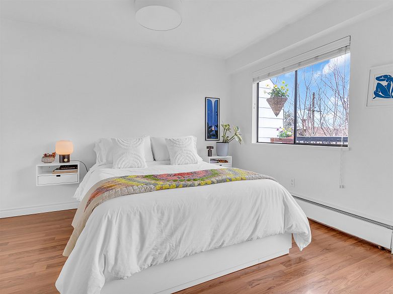 302 2330 Maple Street