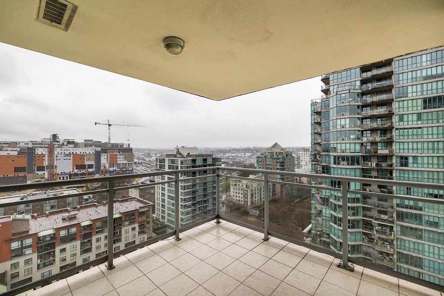 1703 120 Milross Avenue