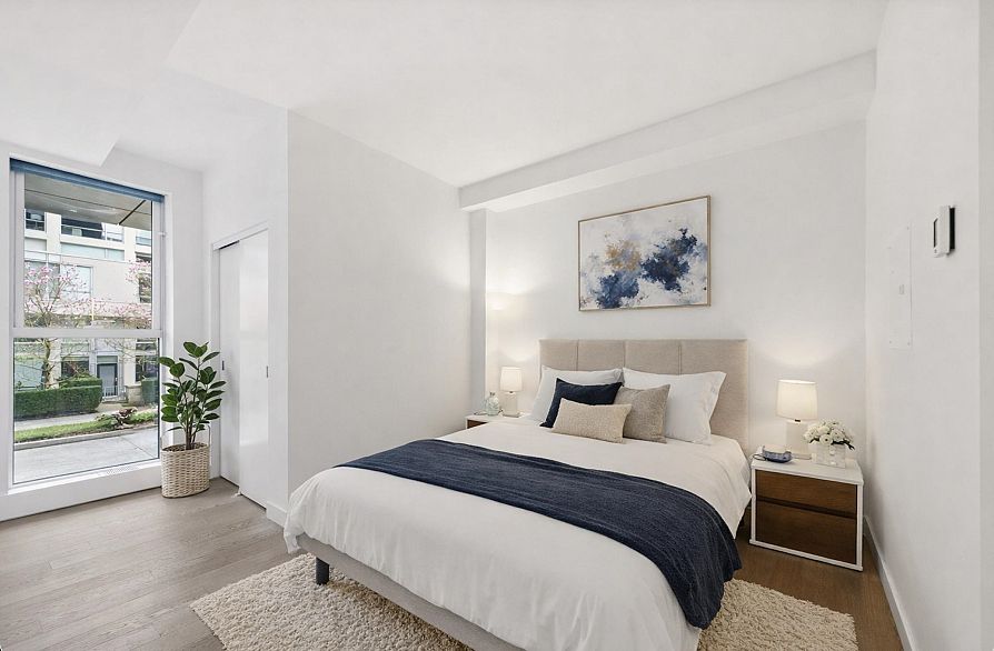 306 1480 Howe Street