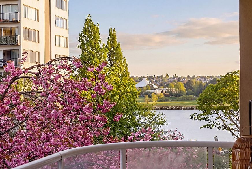 302 1406 Harwood Street