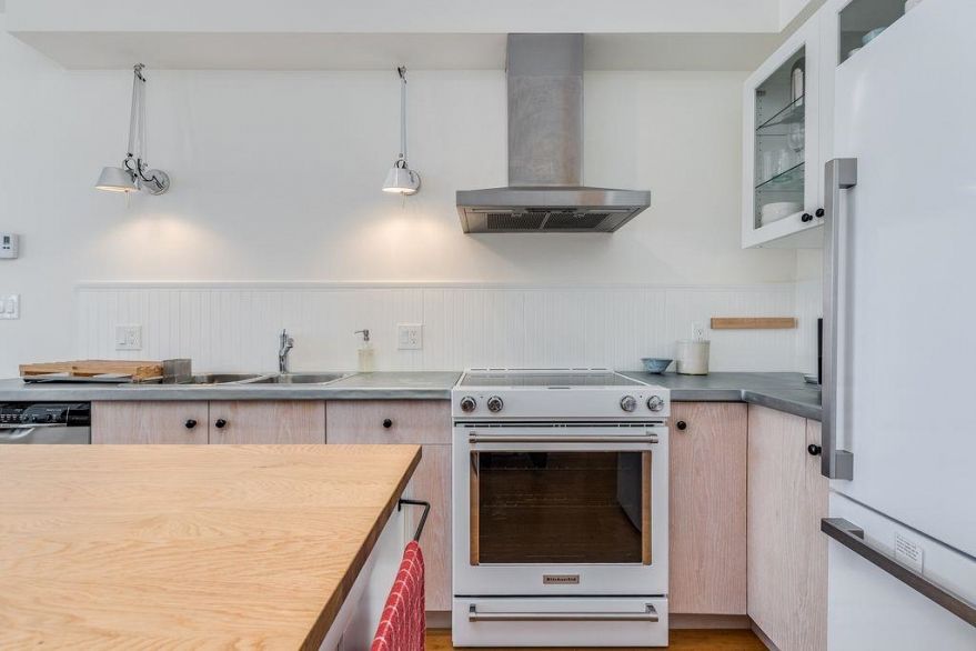 208 205 E 10th Avenue