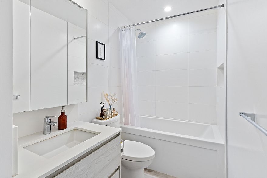 106 523 W King Edward Avenue