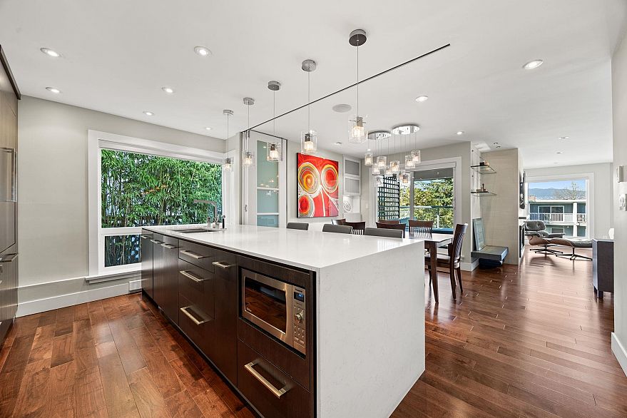 202 2148 W 2nd Avenue