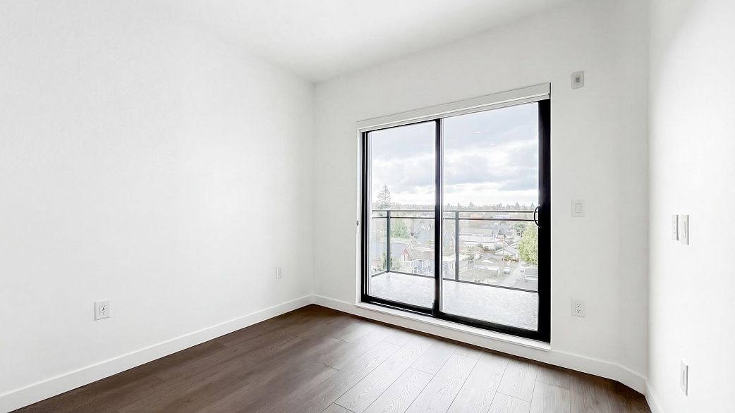 609 1680 E 12 Avenue