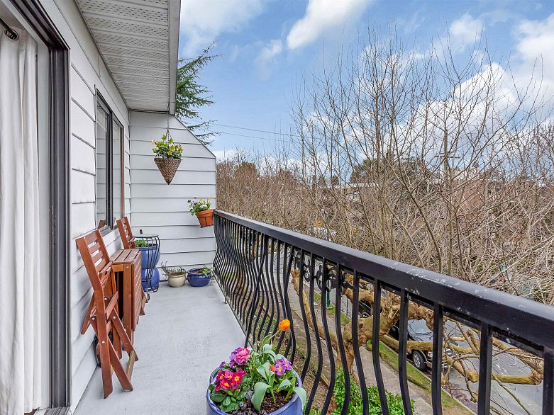 302 2330 Maple Street